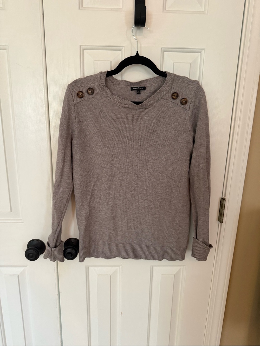 Pink Clover Gray sweater with button accent cuffed sleeve -M